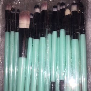 Green 20 pc make up brush set