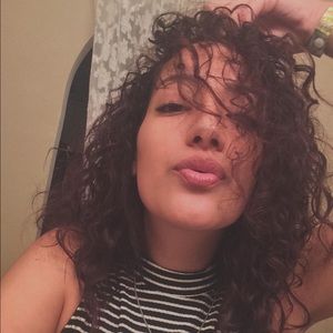 Meet your Posher, Aitza