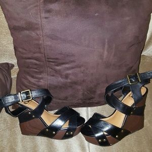 Gianni Bini wedge strap sandals