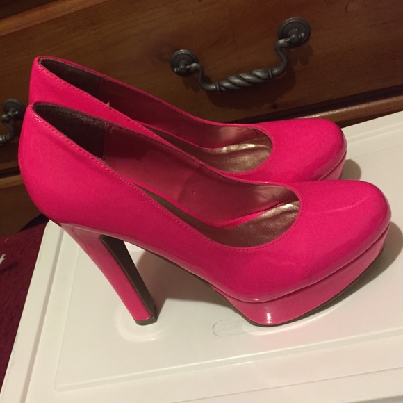 Just Fab hot pink pumps - Picture 2 of 4