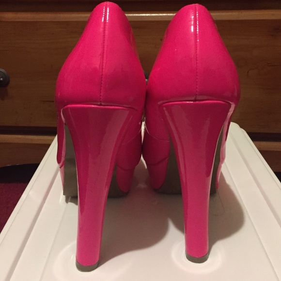 Just Fab hot pink pumps - Picture 4 of 4