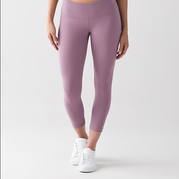 ISO!! Wunder Under Crop Dusty Mauve in a 6 or 8