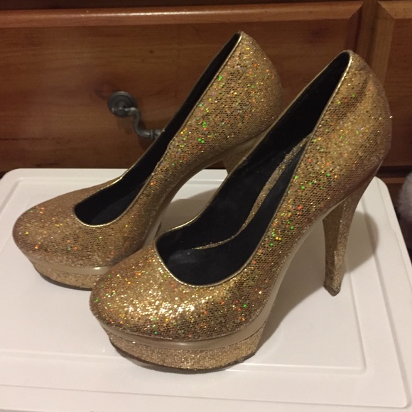 Just Fab gold pumps - Picture 2 of 4