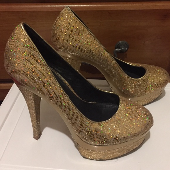 Just Fab gold pumps - Picture 4 of 4