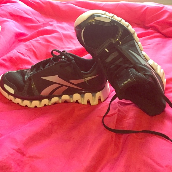 Reebok Shoes - Women's size 7 reebok sneakers