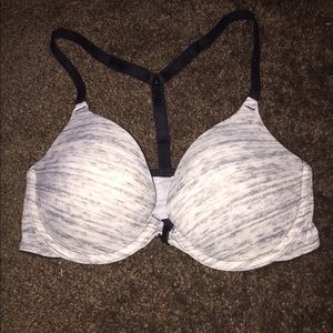 NWOT bra 32 c Victoria secret