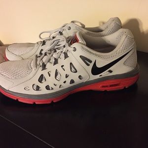 Nike Dual Fusion sneakers