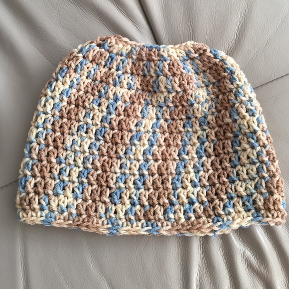 Accessories - Messy bun/ponytail beanie ☃☃