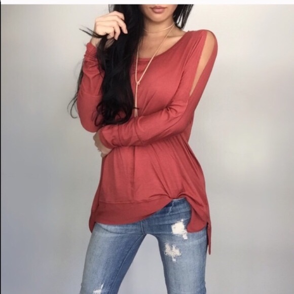 🌸Sale🌸Rust thin arm slit top 💙