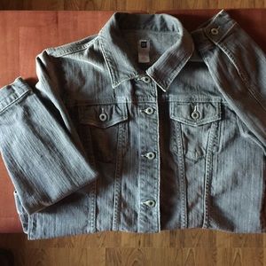 GAP GREY DENIM JEAN JACKET.  SIZE:  WOMEN'S XL
