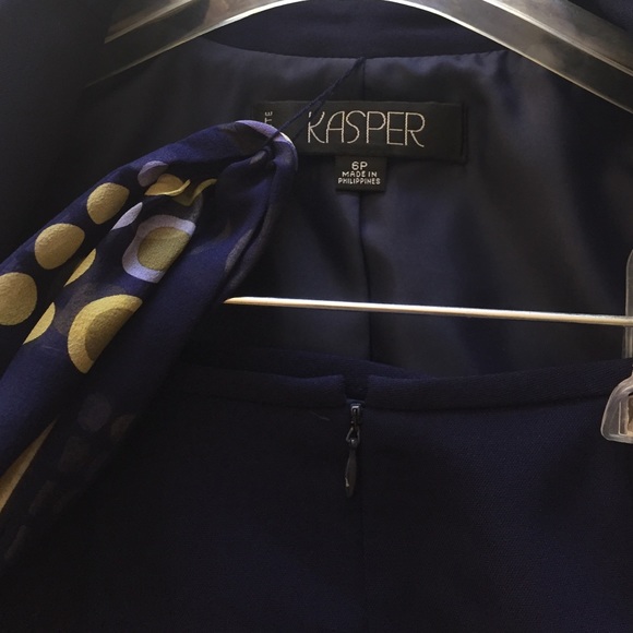 Kasper new skirt suit. Petite - Picture 2 of 3