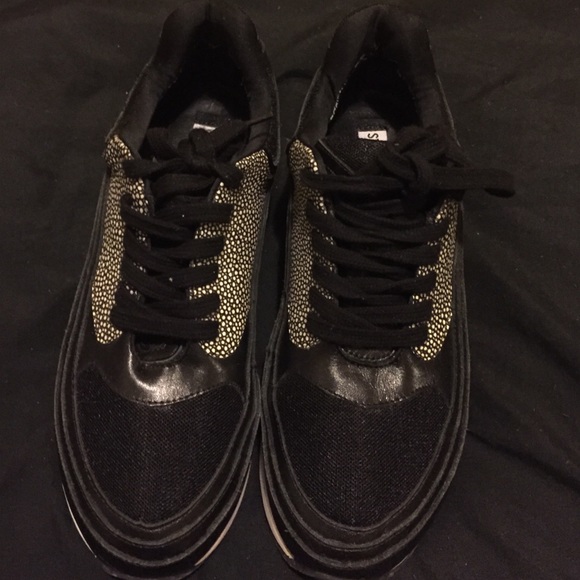 Steve Madden sneakers good condition no holes,rips - Picture 1 of 4