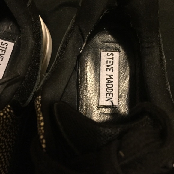 Steve Madden sneakers good condition no holes,rips - Picture 3 of 4