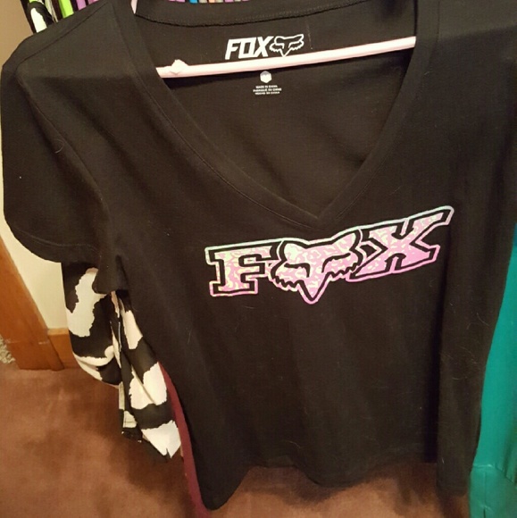 V-neck tshirt never worn