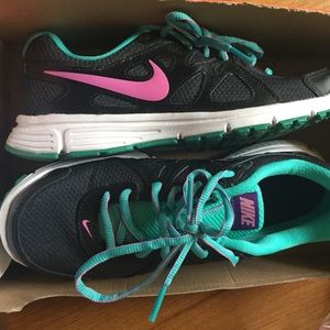 Nike women's tennis shoes