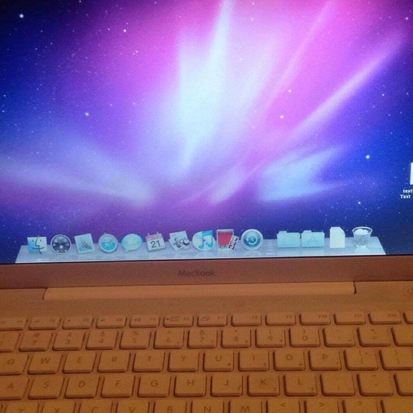 MacBook - Picture 2 of 4