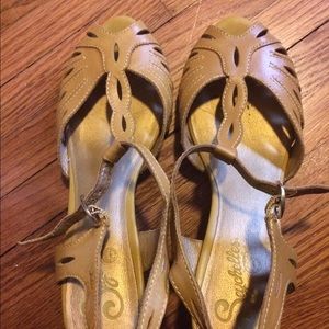 Seychelles peep toe heel