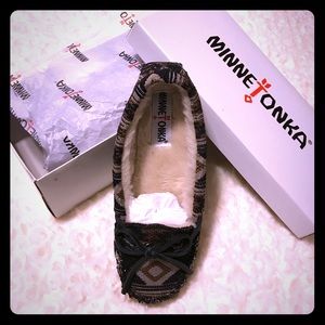 Minnetonka Baja cally moccasin size 6. Brand new.