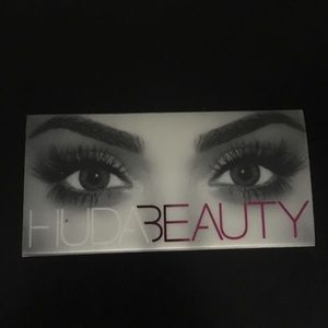 Huda beauty fake eyelashes in Lana #10
