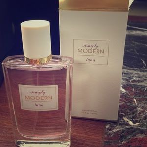 Brand New Simply Modern Luna ray de parfum