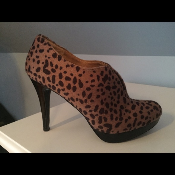 Very sexy faux fur heeled ankle booties