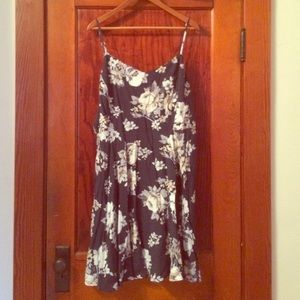 NWT!!! Flirty floral dress 💐
