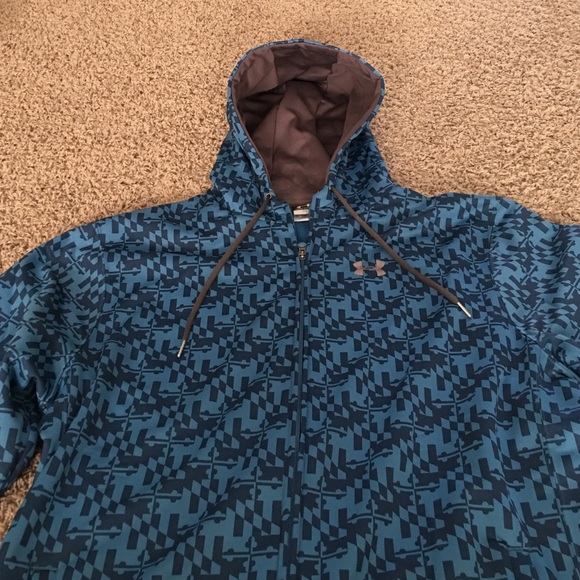 Under Armour sweatshirt