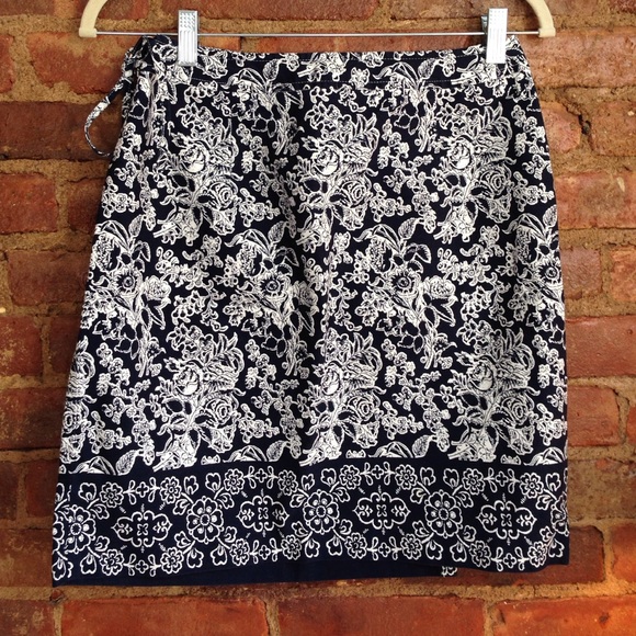 Ann Taylor wrap skirt - Picture 3 of 3
