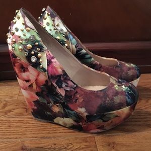 Floral wedge heels