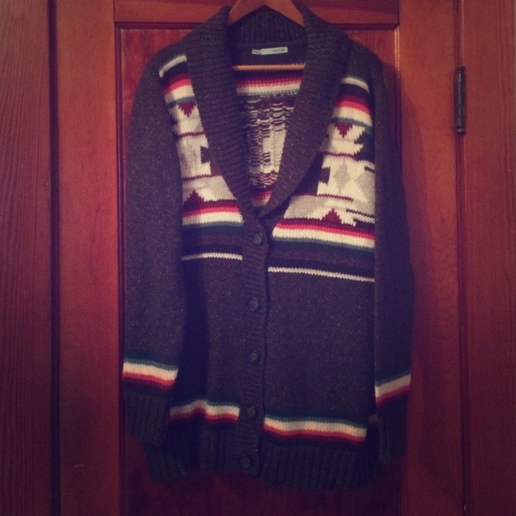 NWOT!! Cozy sweater with sarape type Aztec print