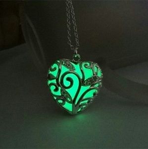 GLOW IN THE DARK NECKLACE!! 100% NEW!