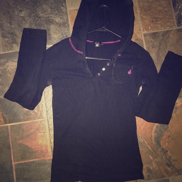 Long sleeve Volcom shirt 👚