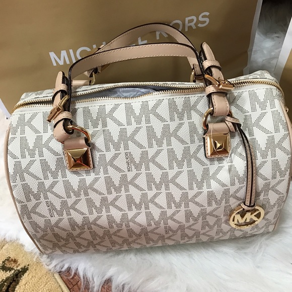 PRICE DROP NWT Michael Kors vanilla handbag - Picture 1 of 3