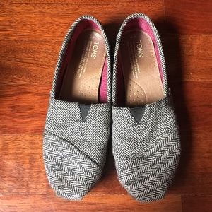 Toms herringbone size 6 slip on