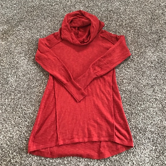 Light weight cowl neck tunic