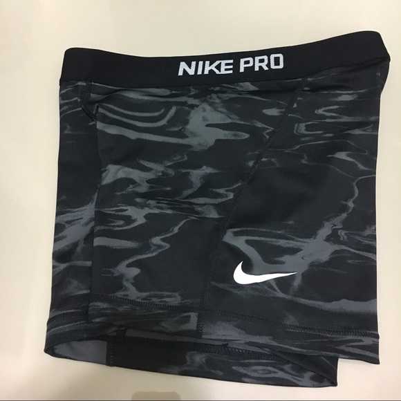 Nike running shorts - Picture 1 of 4