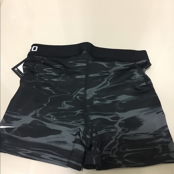 Nike running shorts - Picture 4 of 4