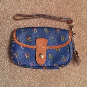 Dooney & Bourke clutch