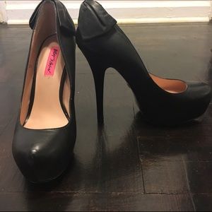 Betsey Johnson Platform Pumps