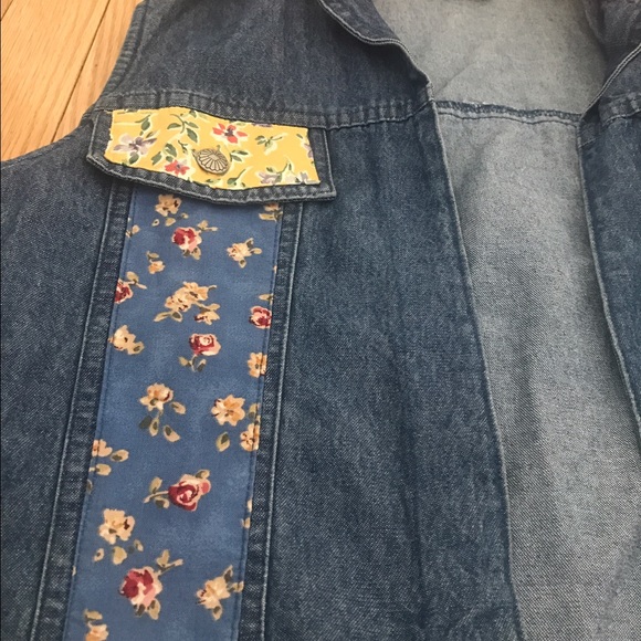 🌻VINTAGE  WOMAN'S Large DENIM FLORAL JEAN VEST . - Picture 2 of 4