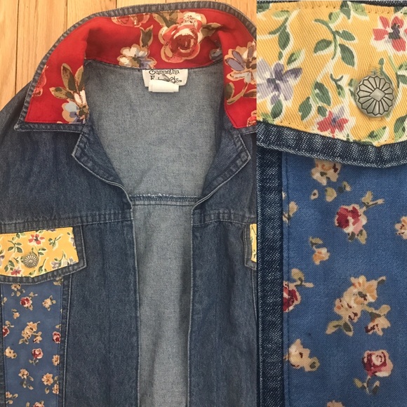 🌻VINTAGE  WOMAN'S Large DENIM FLORAL JEAN VEST . - Picture 3 of 4