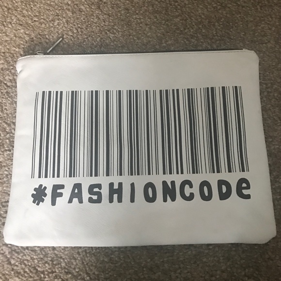 Zara "Fashioncode" clutch
