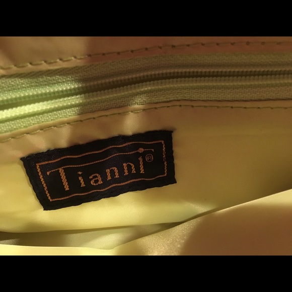 Adorable Tiannl Purse - Picture 2 of 2