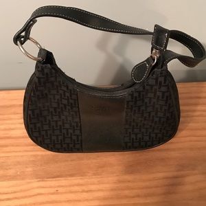 Black Tommy Hilfiger purse