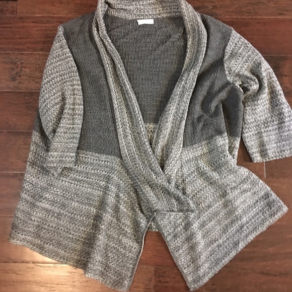 Gray 3/4 sleeve sweater