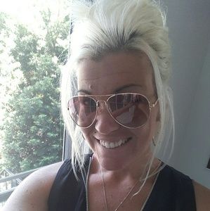 Meet your Posher, Jenn