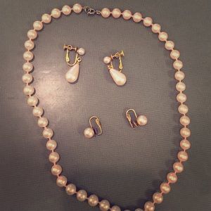 Vintage pink pearl necklace & earrings set 🎀💕