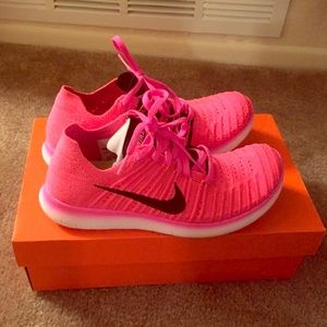 Nike Free RN flyknit Women. Final price!