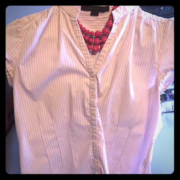 Express button up top. Pink stripes. Size large.❤️
