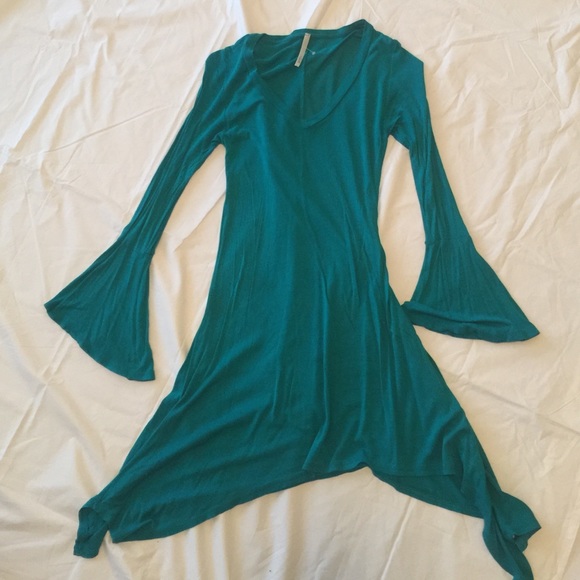 Sharkbite tunic with flare sleeves